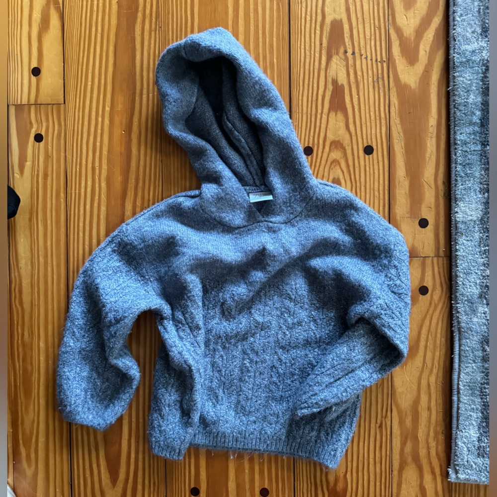 Zara hooded sweater - size 4-5 years.